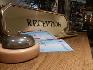 Ticketservice an der Rezeption